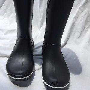 CROCS RAIN BOOTS BLACK WHITE  9